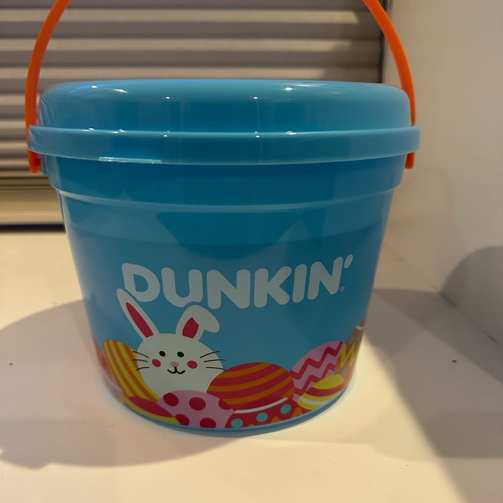 DUNKIN' DONUTS MUNCHKINS BUCKET & LID New Limited Edition 2025 Easter Basket